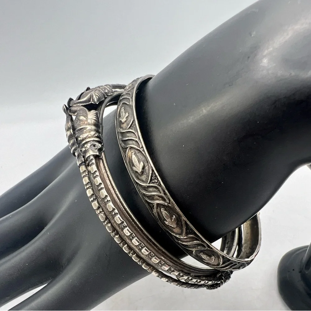 Set of 2 Vintage India silver tone tarnished bracelets unique! - Picture 6 of 9